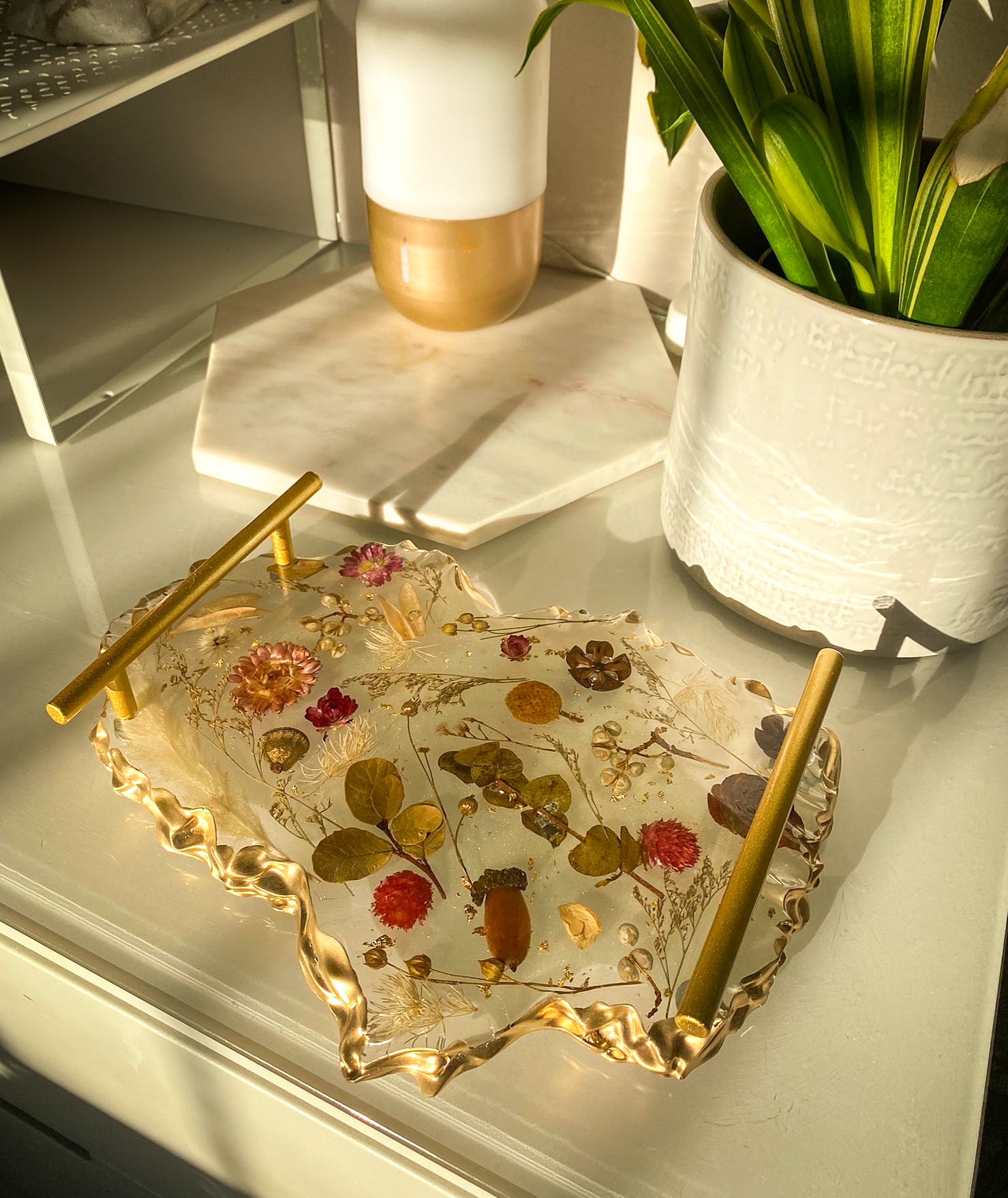 Handmade floral botanical stunning tray with real pressed flowers preserved in high-quality resin, a hand-painted golden geode-inspired rim and golden handles. A decorative vanity tray, perfume tray, makeup tray, or for serving drinks and snacks.