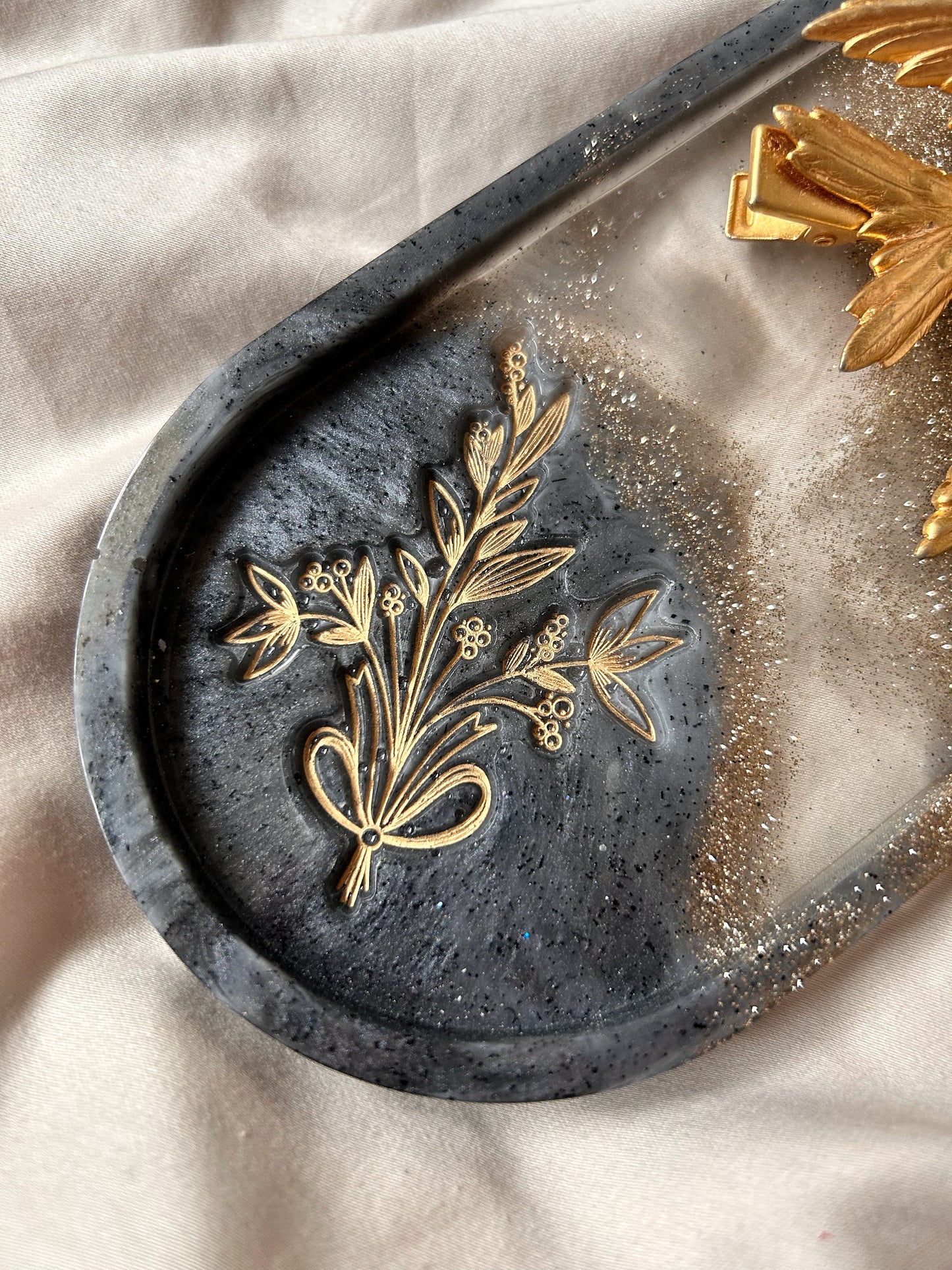 Black and Gold Glitter Oval Jewelry Tray