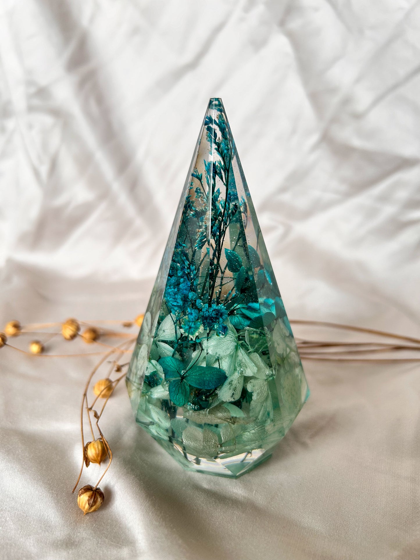 Blue Flowers Crystal Ring Tree