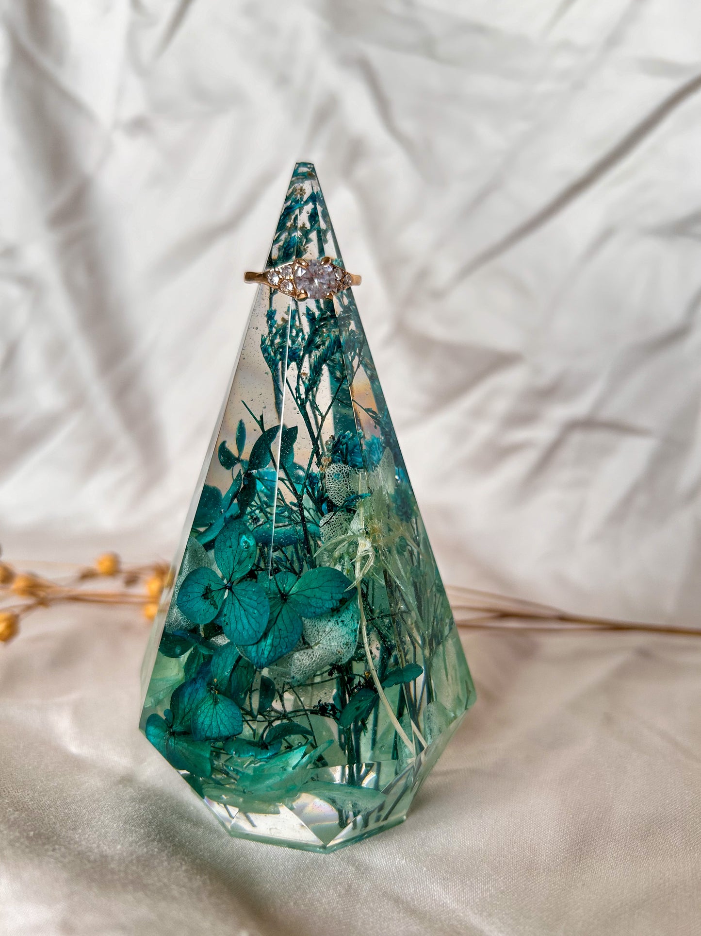 Blue Flowers Crystal Ring Tree
