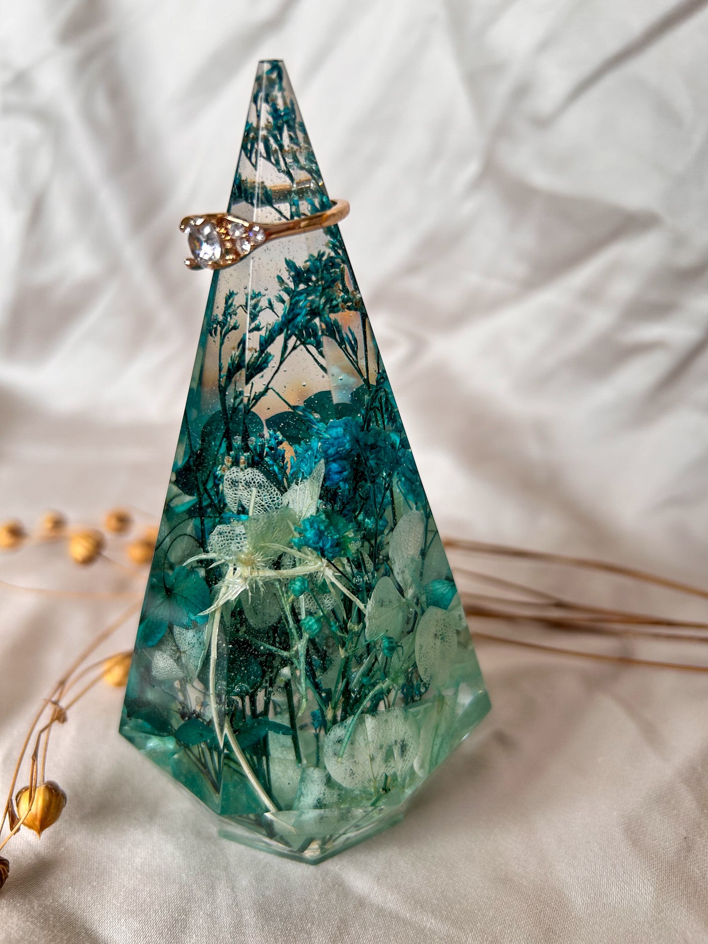 Blue Flowers Crystal Ring Tree