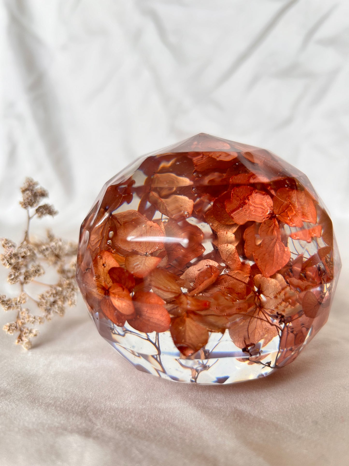 Red Flower Resin Crystal Globe
