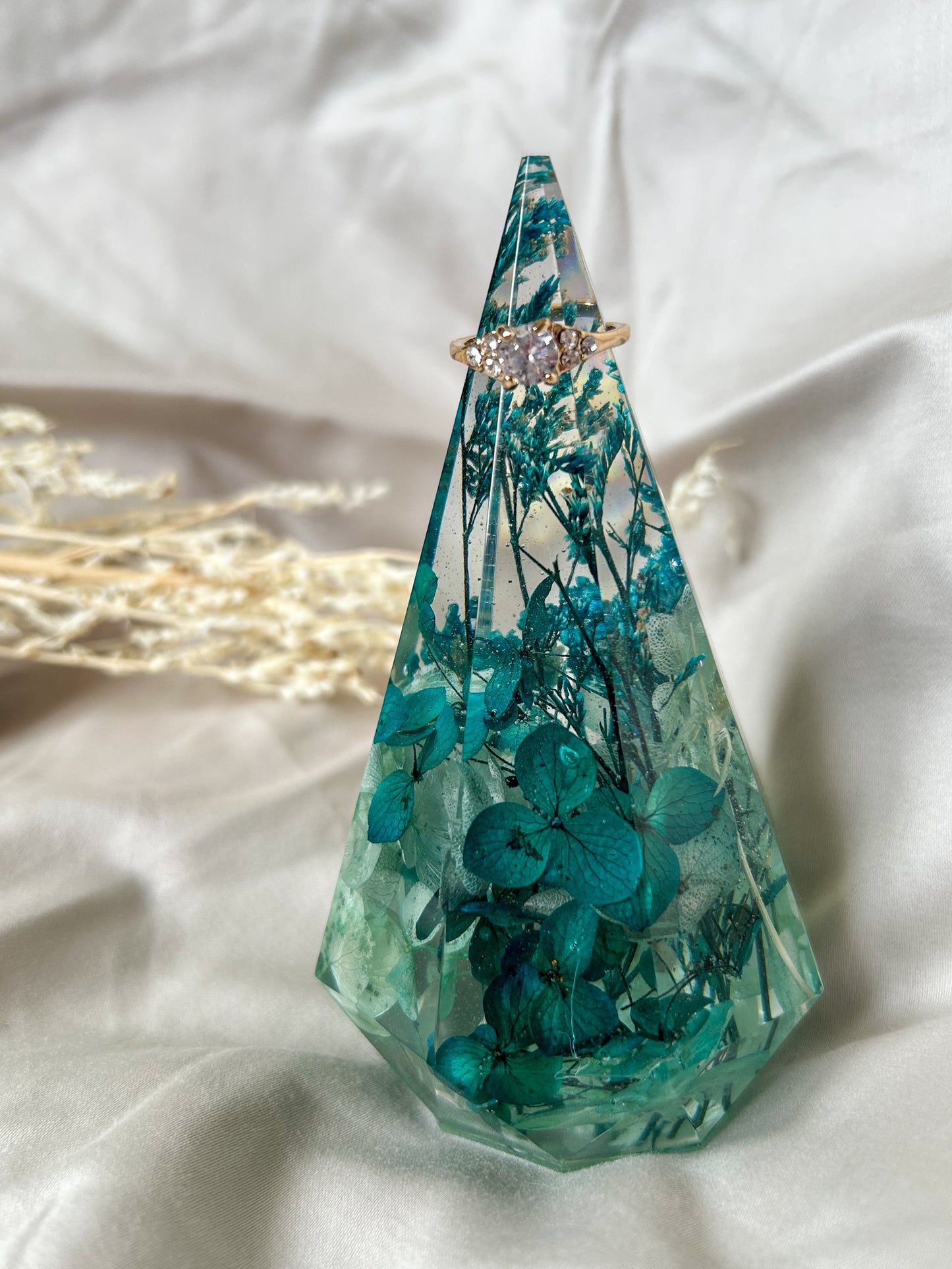 Blue Flowers Crystal Ring Tree