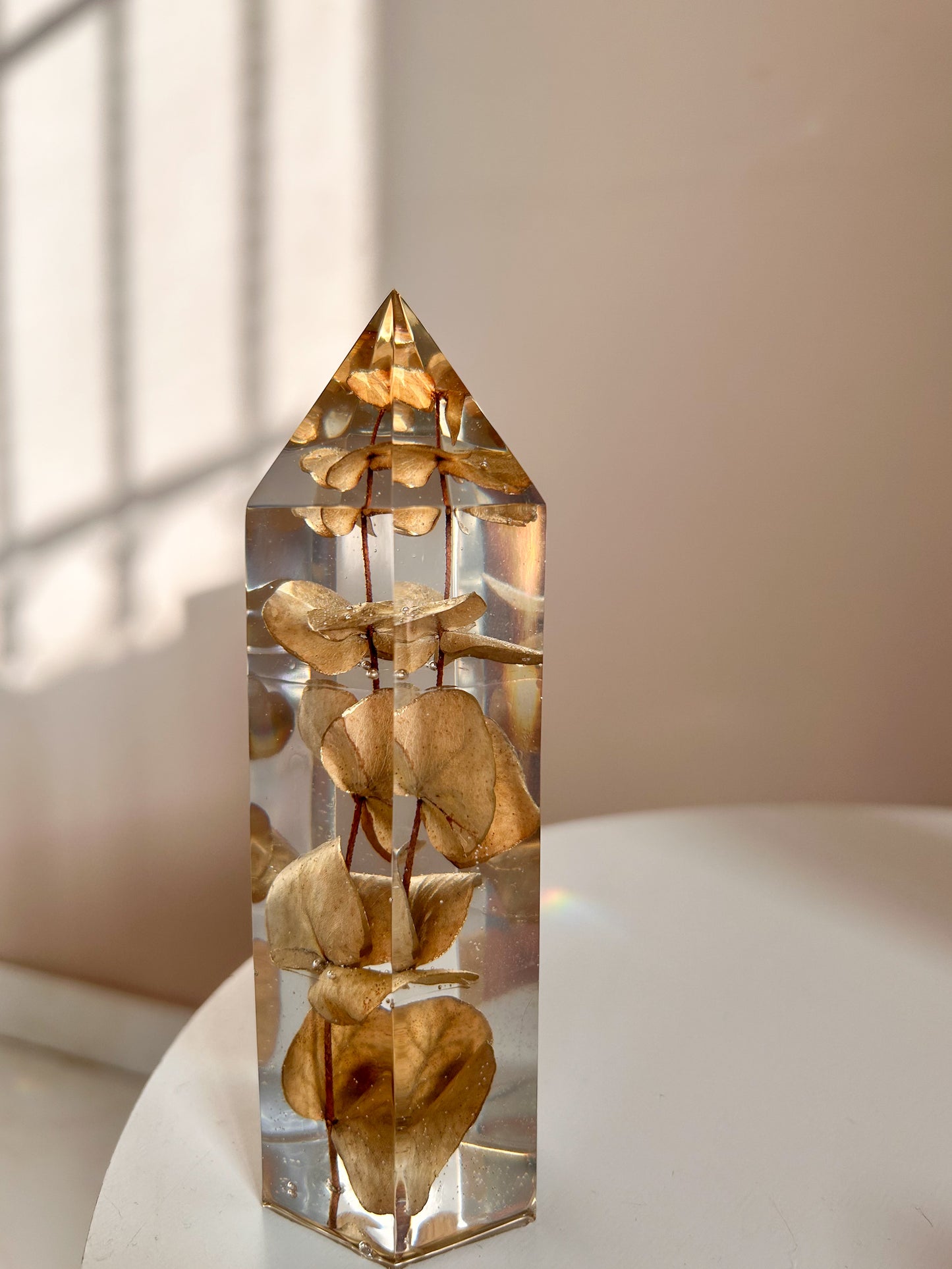 A beautiful handmade epoxy resin crystal made with natural dried eucalyptus. perfectly cast in crystal clear epoxy resin. Great for home decor, gifts, unique presents, vanity bedroom decor and shelf decor.