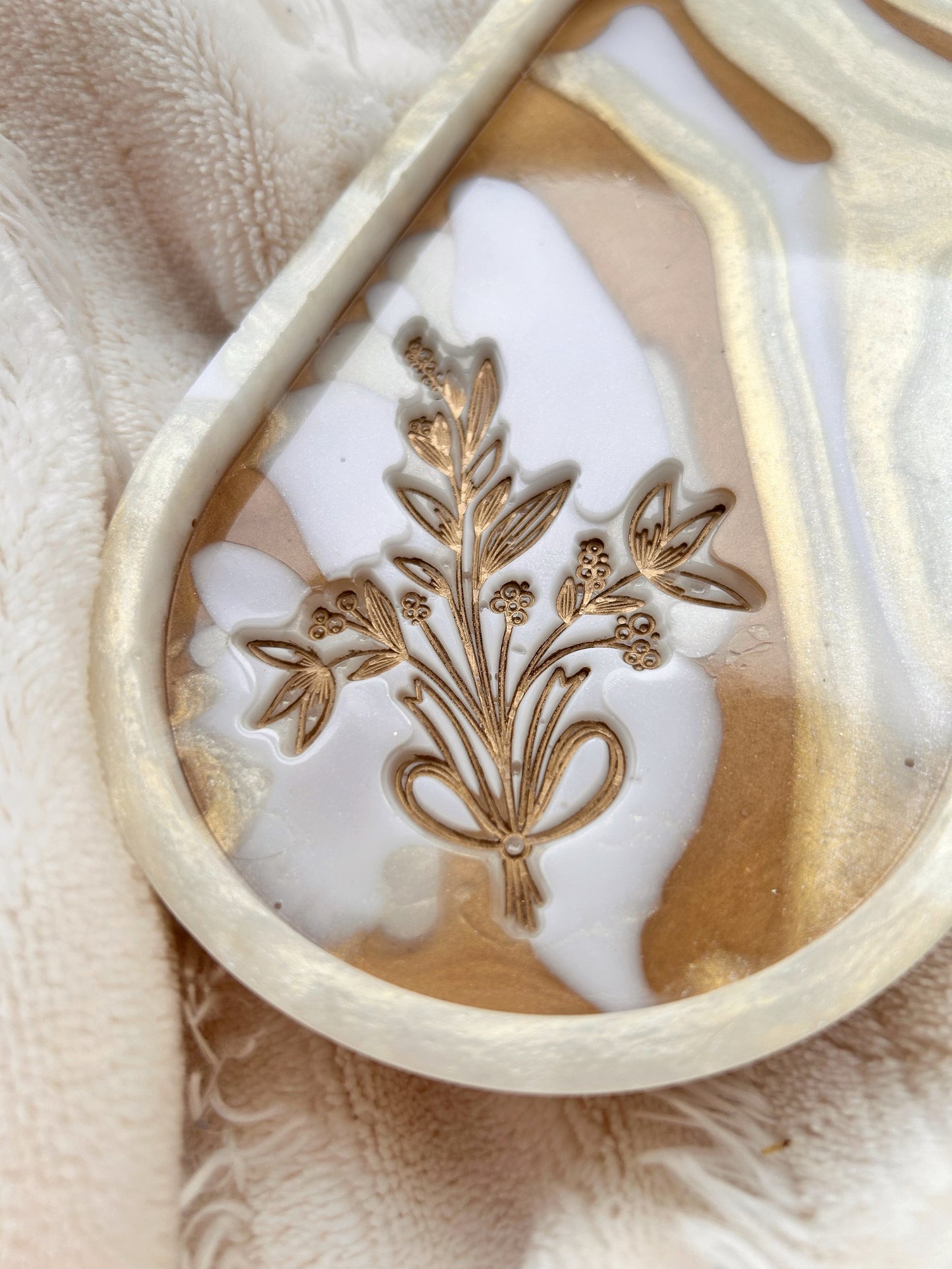 Beige and Gold Oval Jewelry Tray
