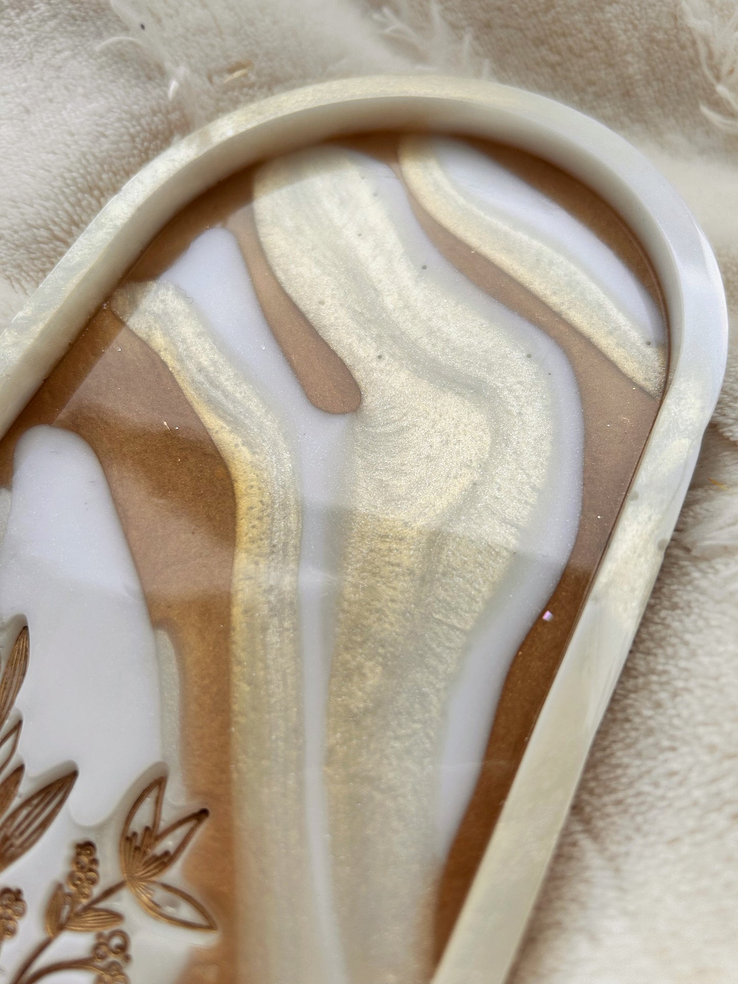 Beige and Gold Oval Jewelry Tray