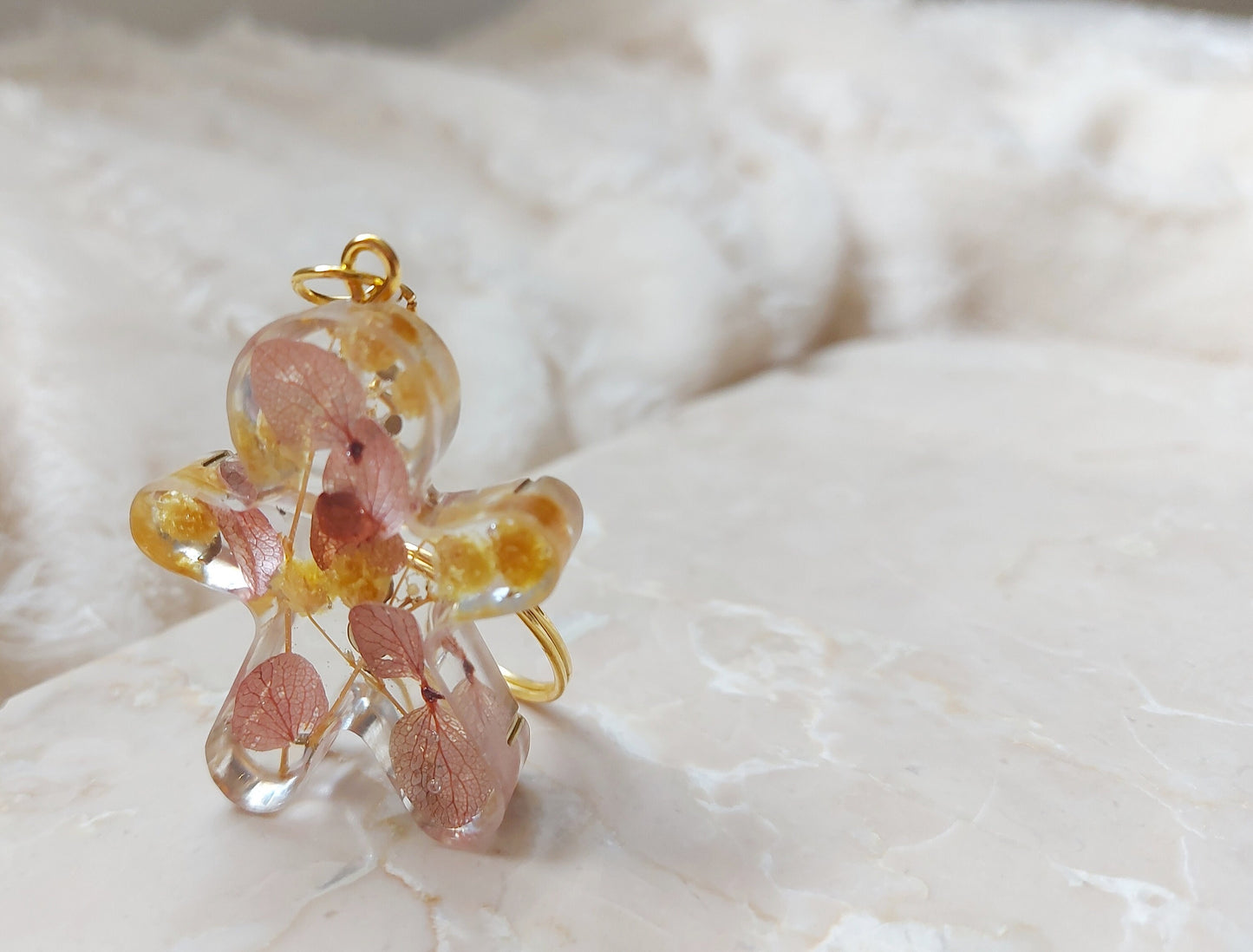 Soft Pink and Yellow Golden Gingerbread Man Resin Keychain, Accessory, Flowers, Resin Art, Gift Idea, Christmas, Christmas gift, Floral.