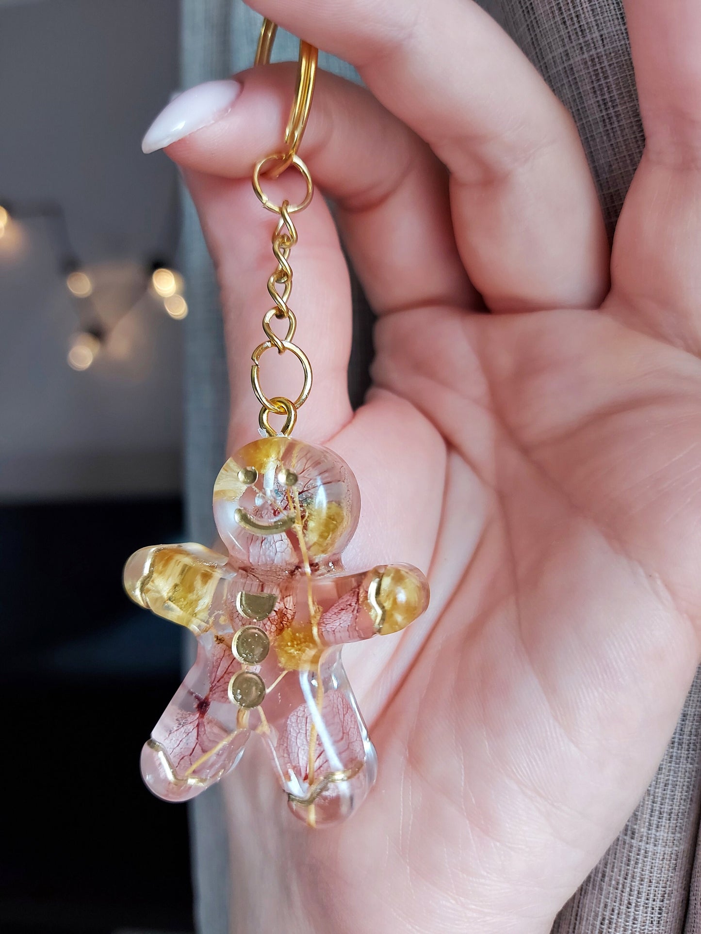 Soft Pink and Yellow Golden Gingerbread Man Resin Keychain, Accessory, Flowers, Resin Art, Gift Idea, Christmas, Christmas gift, Floral.