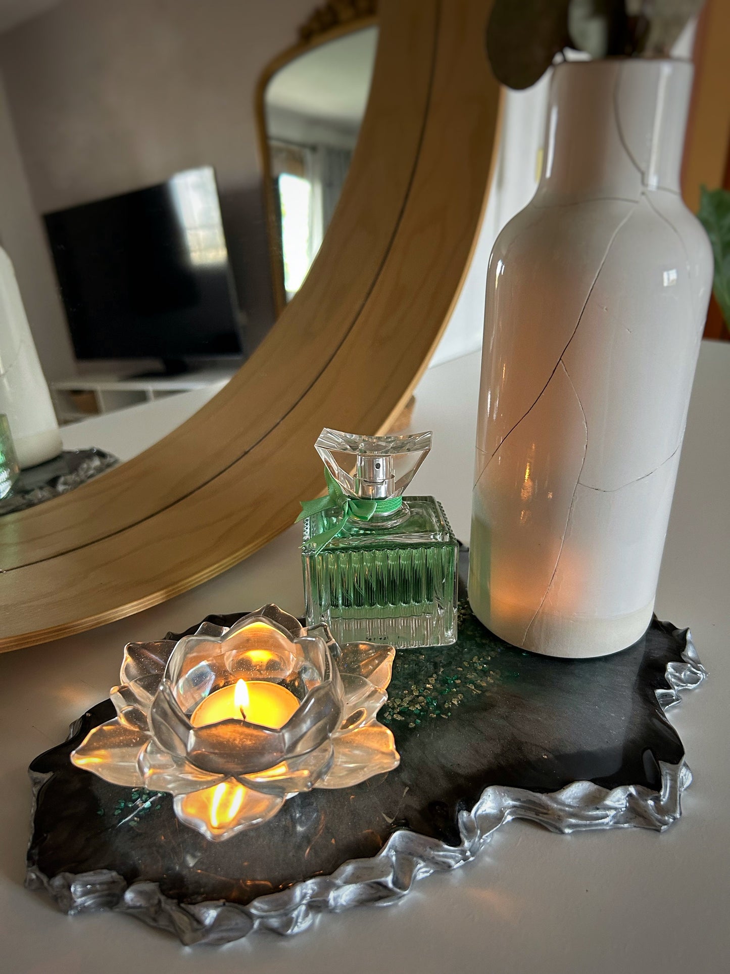 Home Decor Gift Idea for Christmas Centerpiece Decoration, Geode Decor, Wedding Anniversary Cheese Tray Resin Serving Board Bedroom Decor