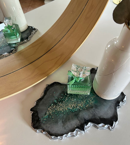 Home Decor Gift Idea for Christmas Centerpiece Decoration, Geode Decor, Wedding Anniversary Cheese Tray Resin Serving Board Bedroom Decor