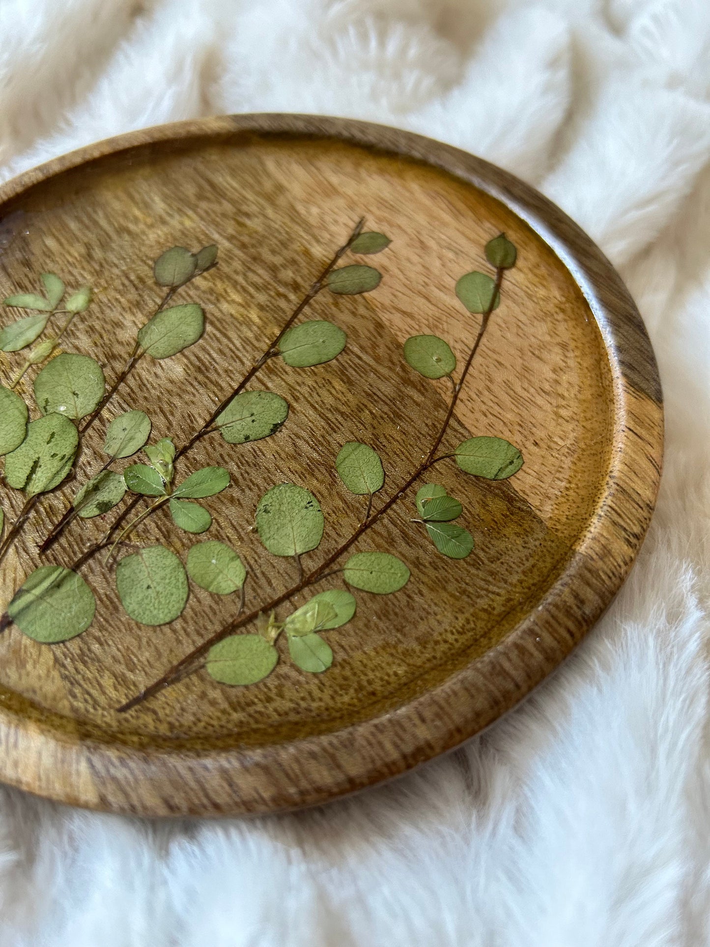 Handmade wood green dried flower display tray platter epoxy resin round dish jewelry ring dish botanical nature trinket holder decor gift