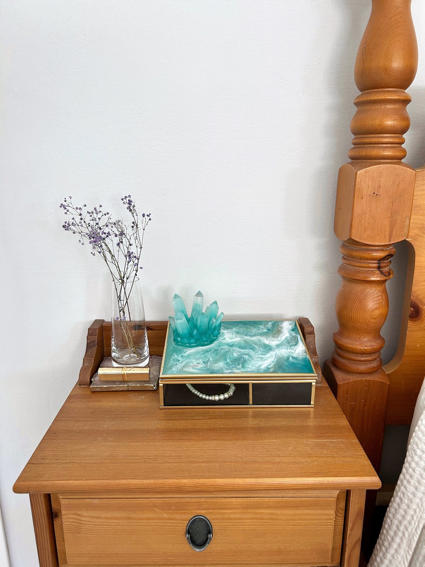 Handmade Glass and Gold Jewelry Box with Resin Geode Crystal Design and Velvet Interior - Ring and Jewelry Organizer with Resin Crystal Lid