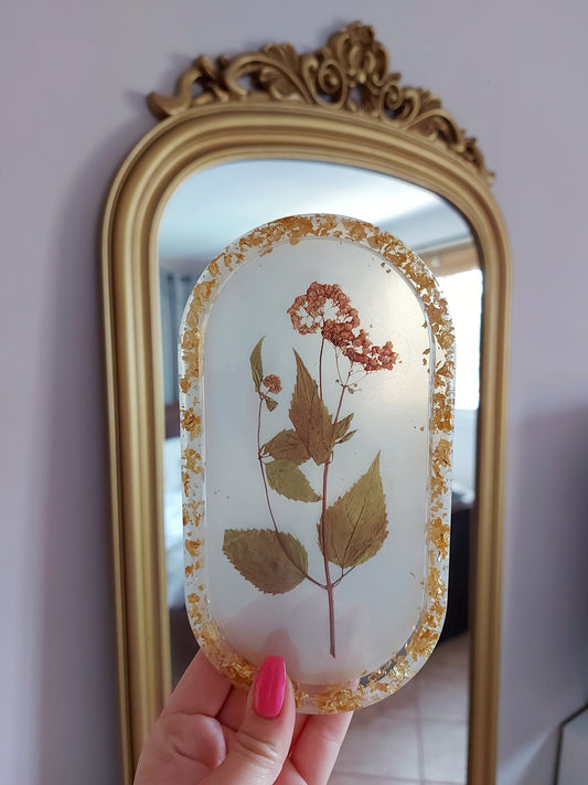 Elegant Handmade Resin Oval Tray with Dried Flowers - Perfect for Displaying and Organizing Your Jewelry Gift Idea for her new house decor