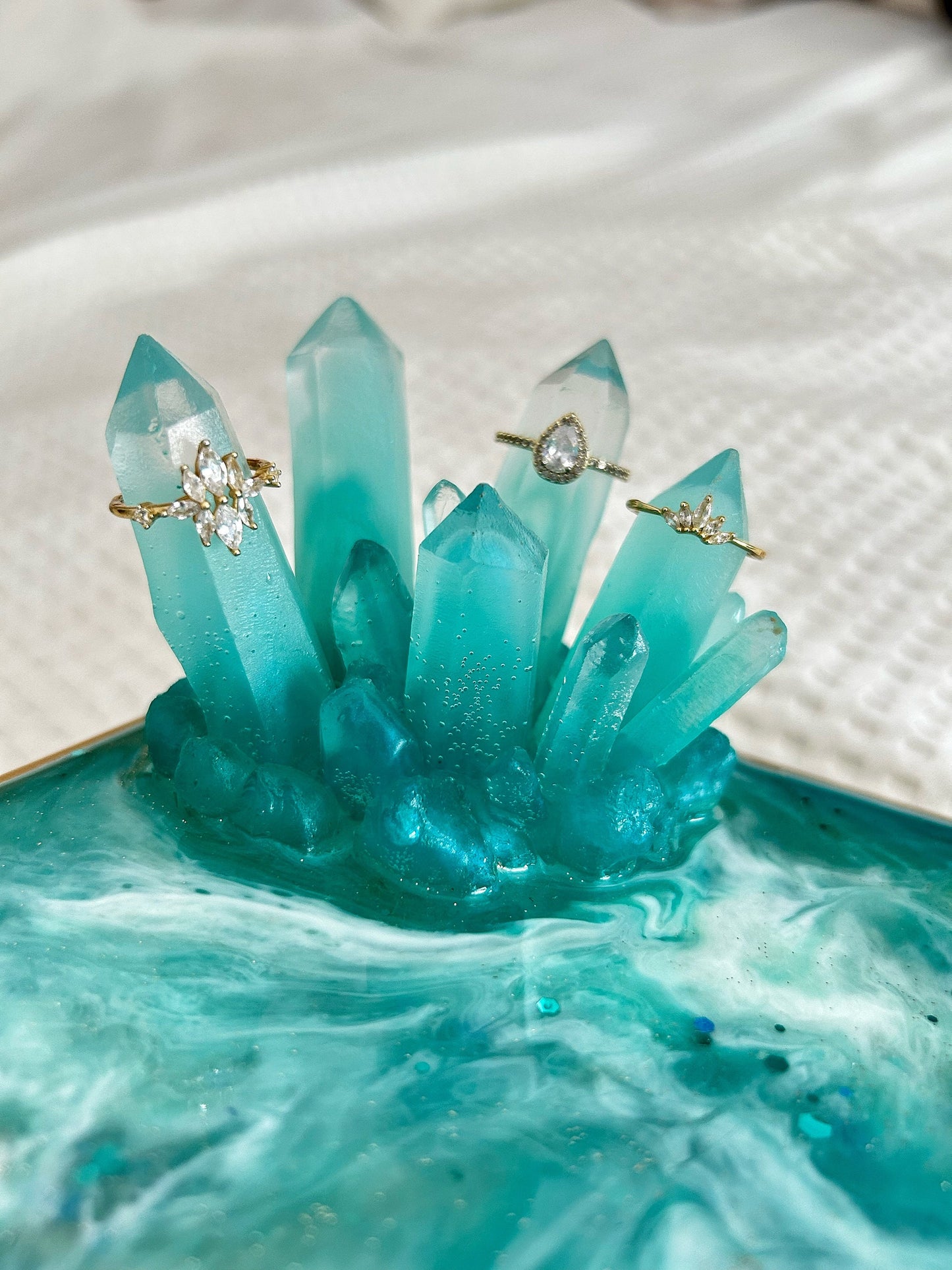Handmade Glass and Gold Jewelry Box with Resin Geode Crystal Design and Velvet Interior - Ring and Jewelry Organizer with Resin Crystal Lid