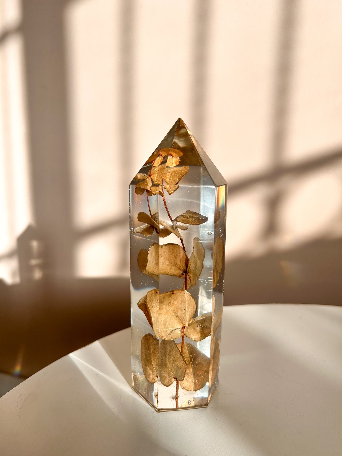 A beautiful handmade epoxy resin crystal made with natural dried eucalyptus. perfectly cast in crystal clear epoxy resin. Great for home decor, gifts, unique presents, vanity bedroom decor and shelf decor.