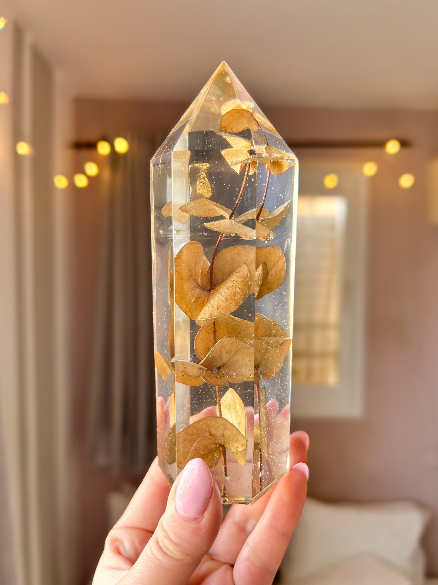 A beautiful handmade epoxy resin crystal made with natural dried eucalyptus. perfectly cast in crystal clear epoxy resin. Great for home decor, gifts, unique presents, vanity bedroom decor and shelf decor.