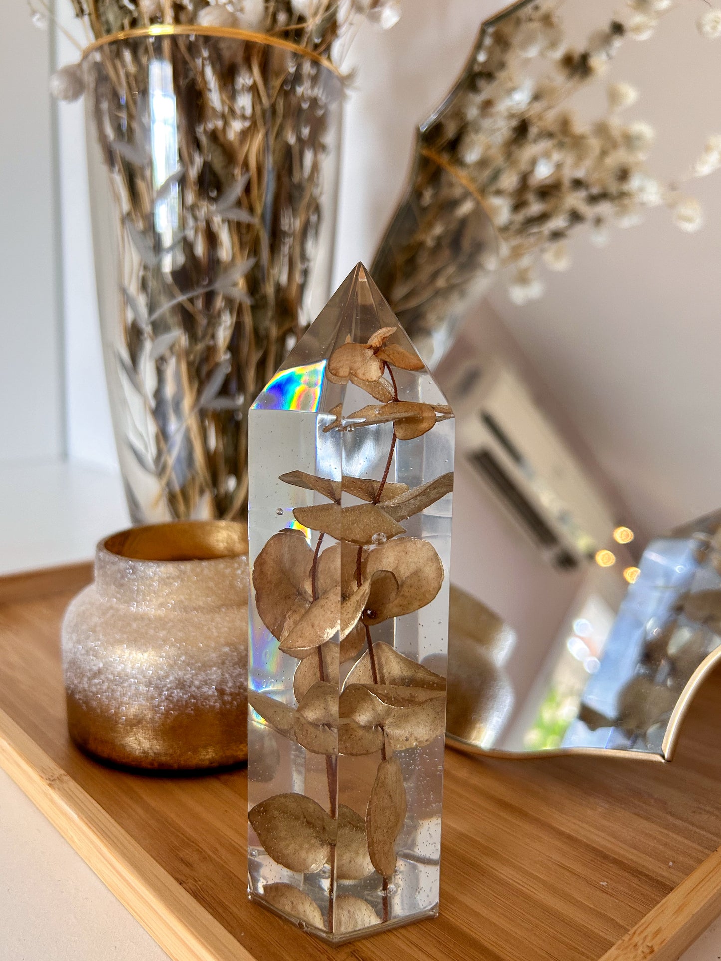 A beautiful handmade epoxy resin crystal made with natural dried eucalyptus. perfectly cast in crystal clear epoxy resin. Great for home decor, gifts, unique presents, vanity bedroom decor and shelf decor.