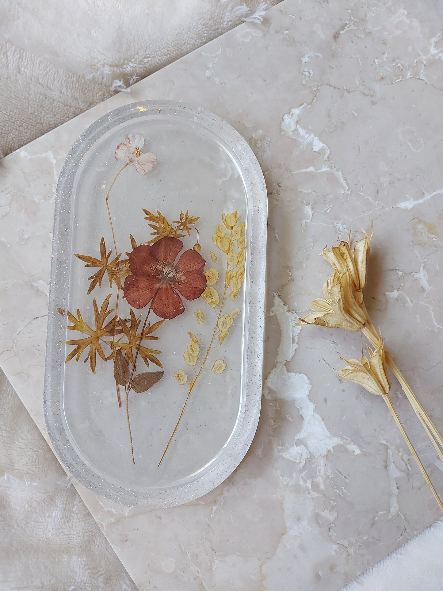 Tray, Resin Tray, Decorative Tray, Jewelry Dish, Handmade Resin Oval Floral Tray, Flower, Gift, Gift for Her, Valentines Day Gift, Birthday.