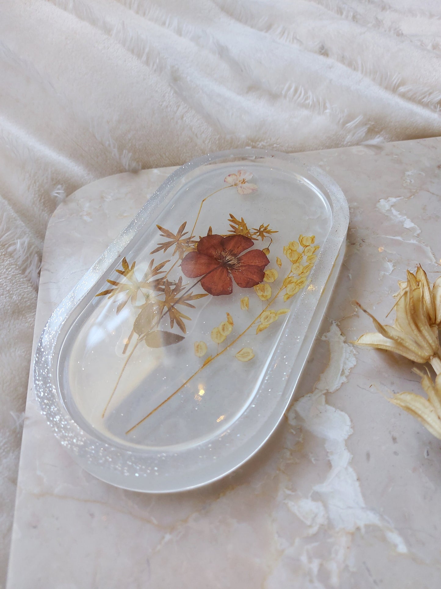 Tray, Resin Tray, Decorative Tray, Jewelry Dish, Handmade Resin Oval Floral Tray, Flower, Gift, Gift for Her, Valentines Day Gift, Birthday.