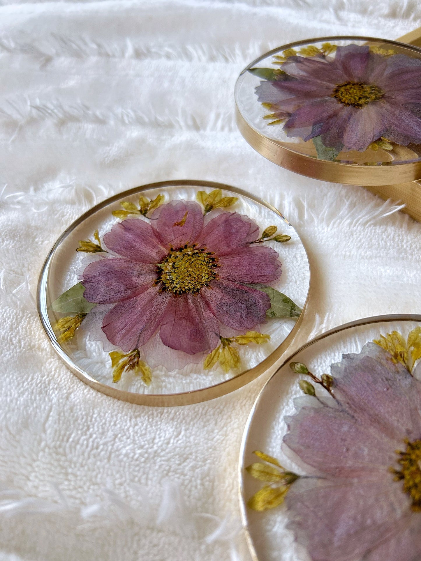 Ensemble de dessous de verre de 2 dessous de verre en résine, idée cadeau pour une nouvelle pendaison de crémaillère, idée cadeau pour maman, fleurs séchées, décoration de la maison