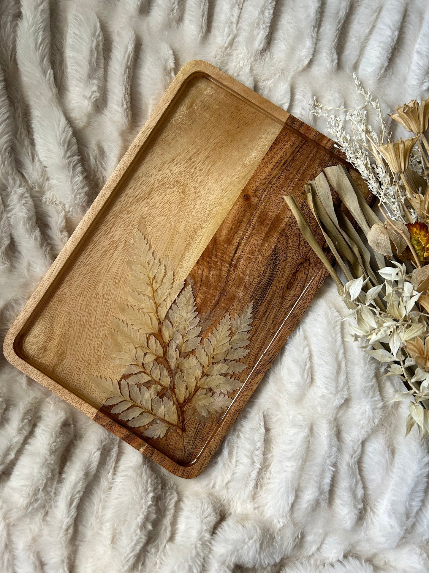 Handmade wood dried flower beige botanical leaf epoxy resin serving vanity perfume cheese jewelry centerpiece focal point home decor tray