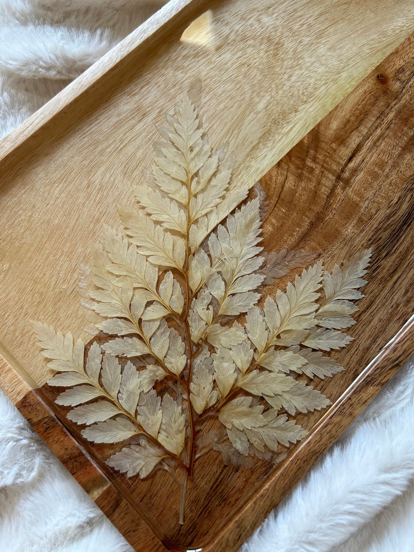 Handmade wood dried flower beige botanical leaf epoxy resin serving vanity perfume cheese jewelry centerpiece focal point home decor tray