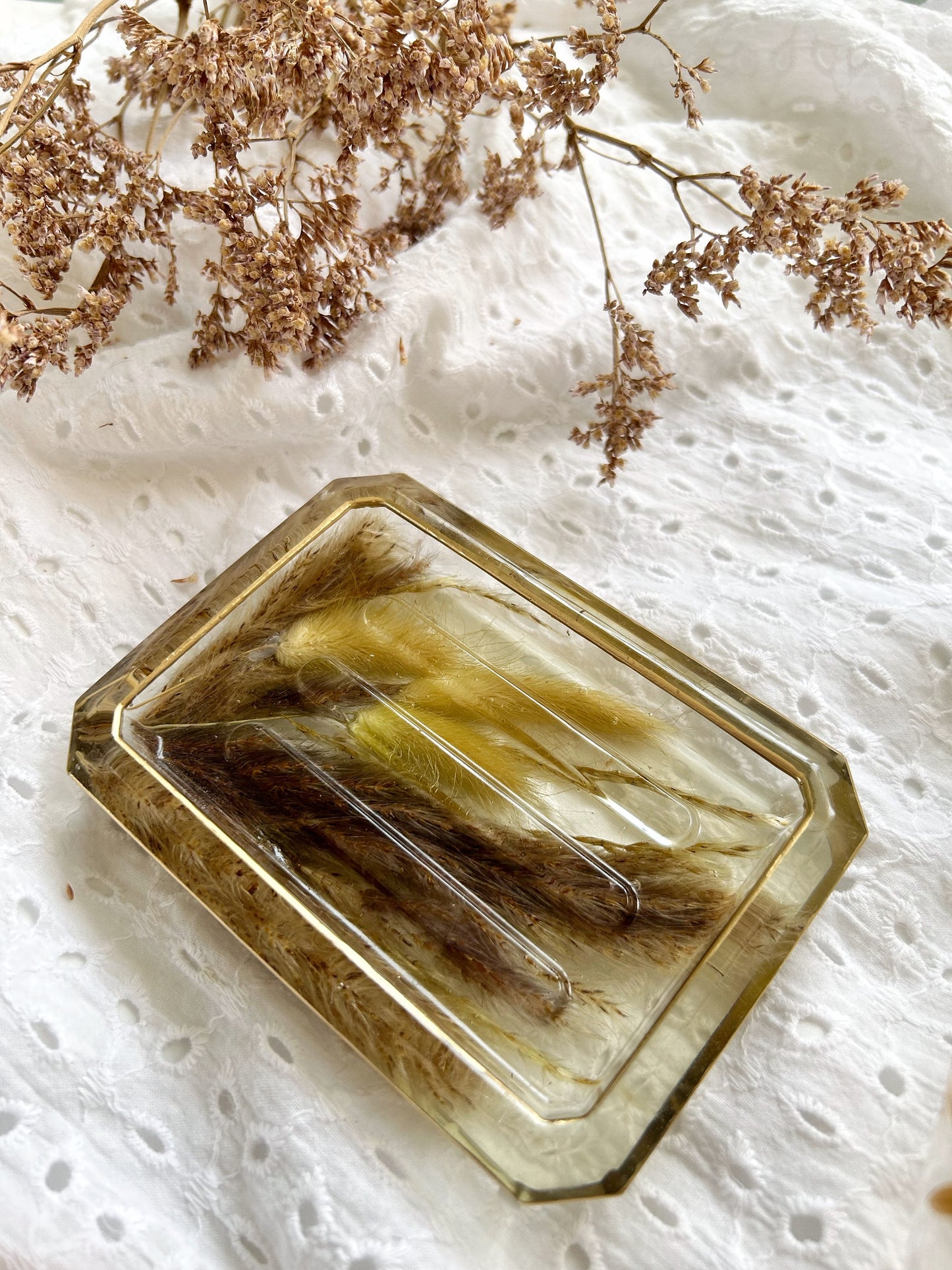 Handmade Resin Soap Dish with Dried Flowers and Golden Rim - Elegant Solid Soap Holder, Gift for New Home Housewarming Gift Idea for Her