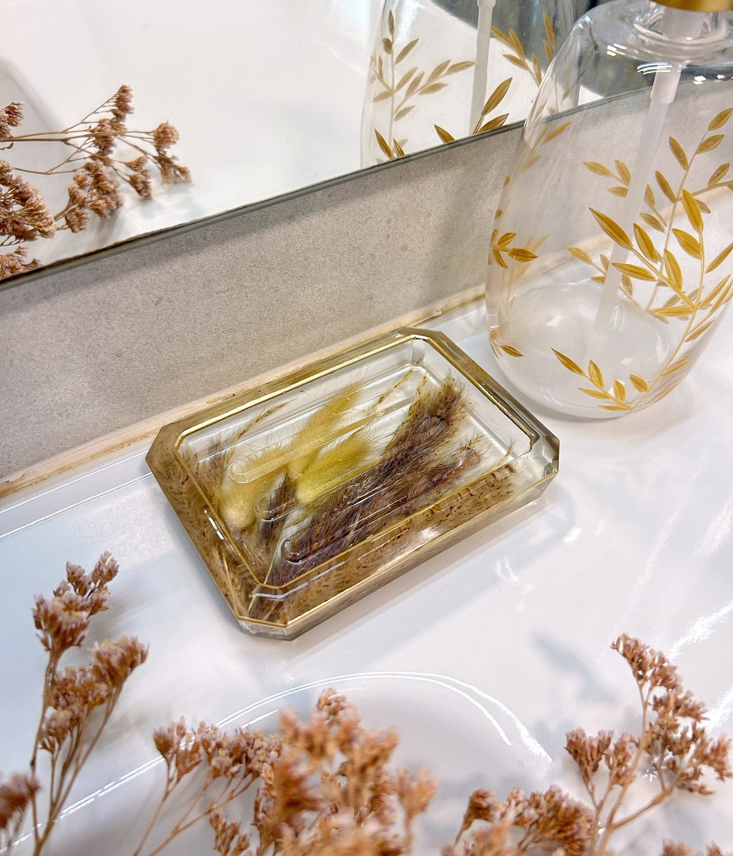 Handmade Resin Soap Dish with Dried Flowers and Golden Rim - Elegant Solid Soap Holder, Gift for New Home Housewarming Gift Idea for Her