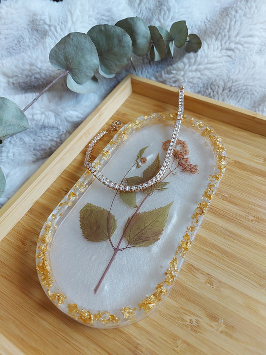 Elegant Handmade Resin Oval Tray with Dried Flowers - Perfect for Displaying and Organizing Your Jewelry Gift Idea for her new house decor